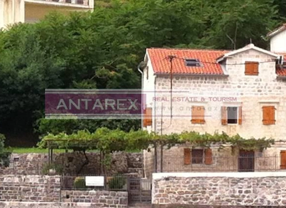 Kuća na prvoj liniji do mora u Prčanju