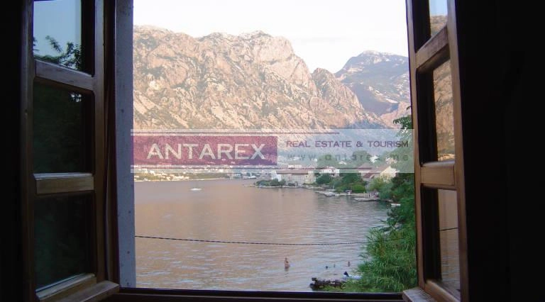 Kuca-na-prvoj-liniji-do-mora-u-Prcanju-Kotor-11 Kuća 150 m² – Prčanj, Kotor — fotografija 12