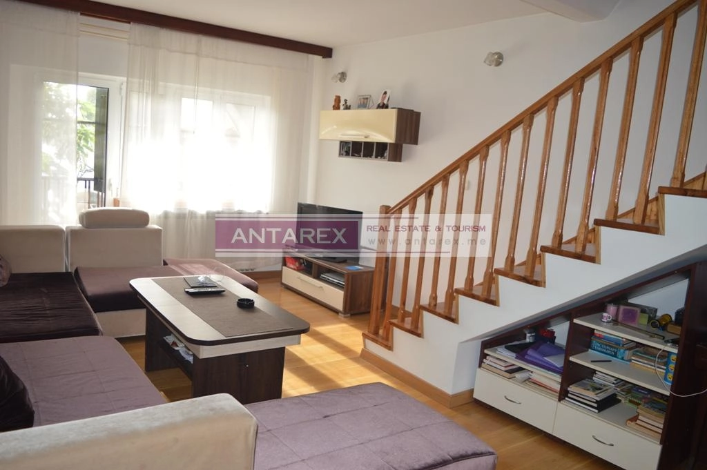 Kuca-na-prvoj-liniji-do-mora-u-Bijeloj-Herceg-Novi-1 Kuća 154 m² – Bijela, Herceg Novi — fotografija 2