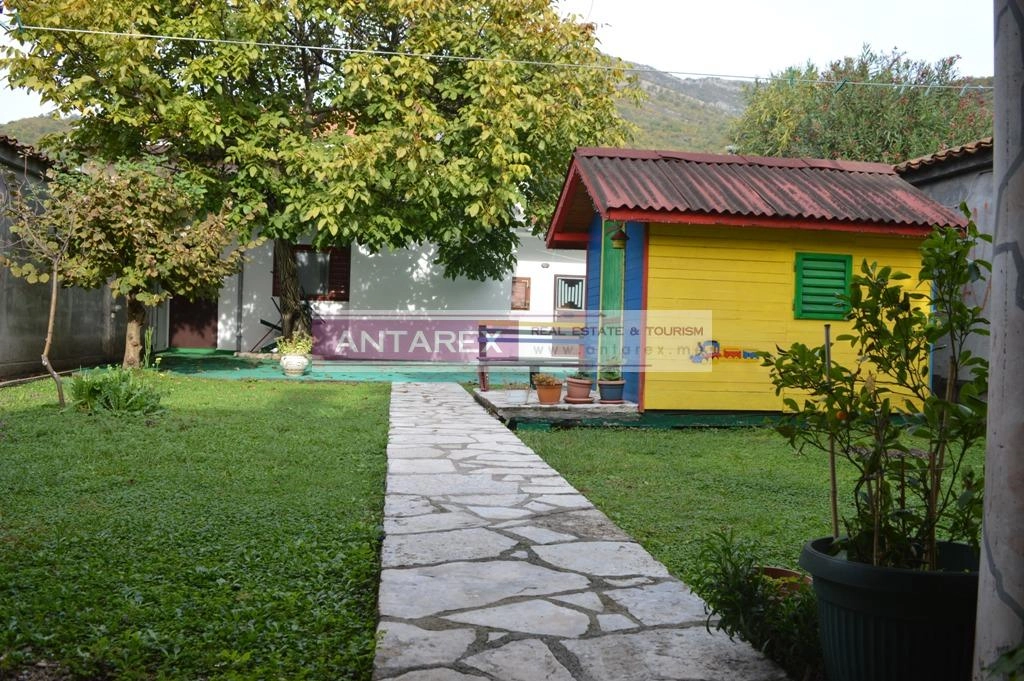 Kuca-na-prvoj-liniji-do-mora-u-Bijeloj-Herceg-Novi-2 Kuća 154 m² – Bijela, Herceg Novi — fotografija 3