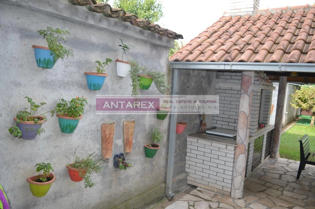 Kuca-na-prvoj-liniji-do-mora-u-Bijeloj-Herceg-Novi-4 Kuća 154 m² – Bijela, Herceg Novi — fotografija 5