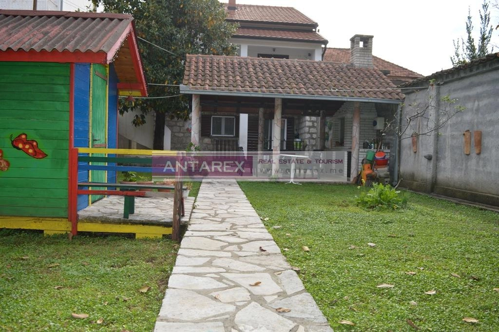 Kuca-na-prvoj-liniji-do-mora-u-Bijeloj-Herceg-Novi-16 Kuća 154 m² – Bijela, Herceg Novi — fotografija 17