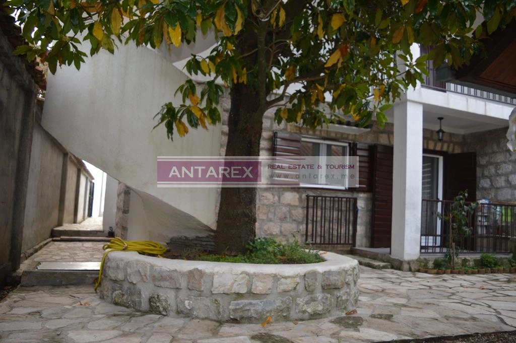 Kuca-na-prvoj-liniji-do-mora-u-Bijeloj-Herceg-Novi-17 Kuća 154 m² – Bijela, Herceg Novi — fotografija 18