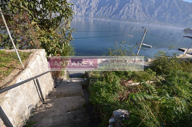 Plac-sa-pogledom-na-zaliv-u-Stolivu-Kotor-1 Plac 608 m² – Stoliv, Kotor — fotografija 2