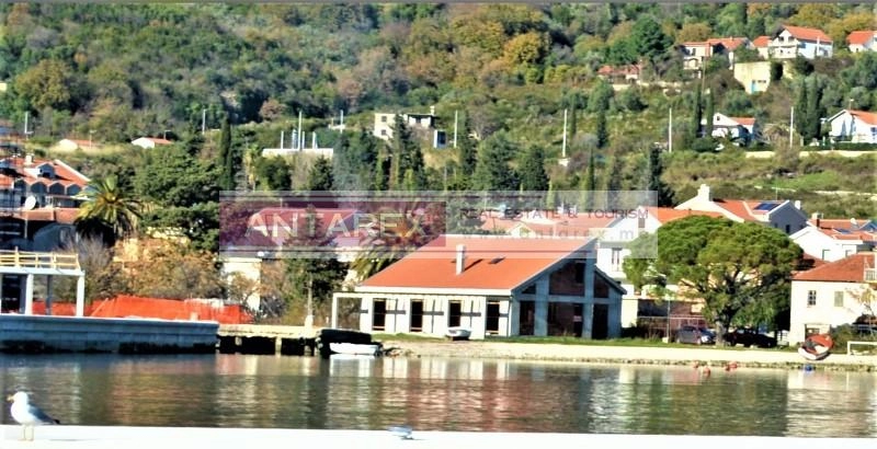 Kuca-na-prvoj-liniji-sa-privatnom-plazom-DJenovici-Herceg-Novi Kuća na prvoj liniji do mora