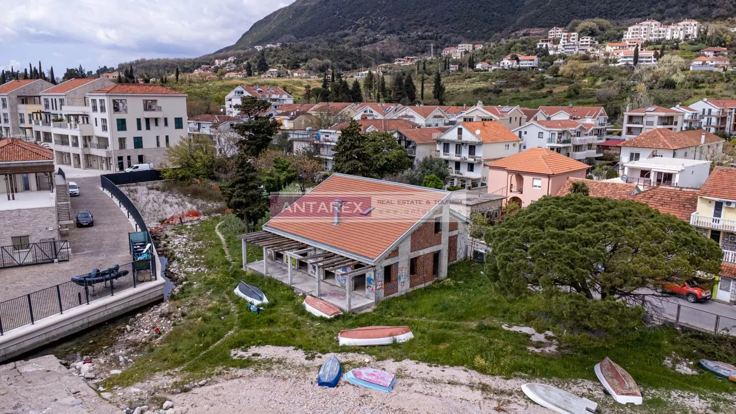 Kuca-na-prvoj-liniji-sa-privatnom-plazom-DJenovici-Herceg-Novi-1 Kuća 320 m² – Đenovići, Herceg Novi — fotografija 2