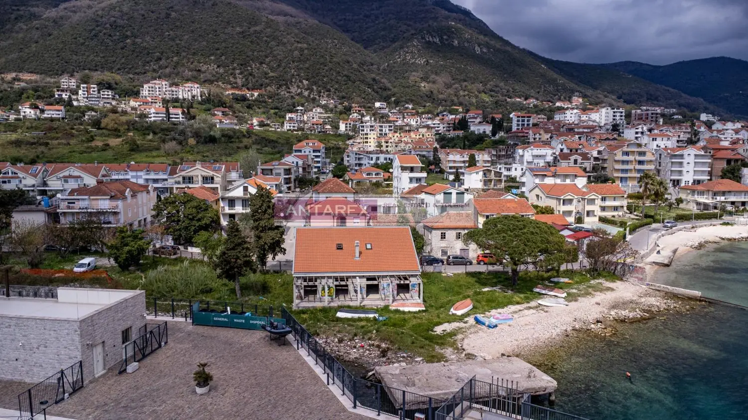Kuca-na-prvoj-liniji-sa-privatnom-plazom-DJenovici-Herceg-Novi-4 Kuća 320 m² – Đenovići, Herceg Novi — fotografija 5