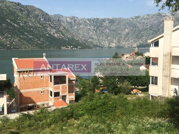 Građevinski plac sa pogledom na zaliv u Stolivu