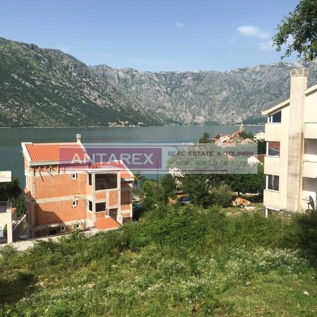Građevinski plac sa pogledom na zaliv u Stolivu