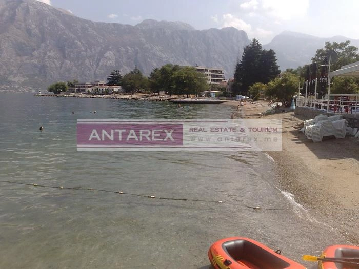 Plac-u-Stolivu-Kotor-blizu-mora-1 Plac – Stoliv, Kotor — fotografija 2