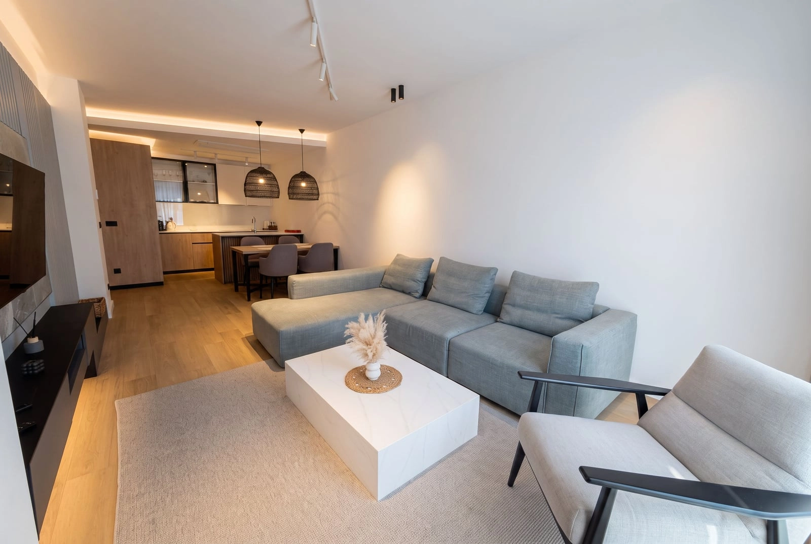 Jednosoban-stan-sa-terasom-u-kompleksu-Onia-Budva-2 Izdavanje: Jednosoban stan 62 m² – Budva — fotografija 3