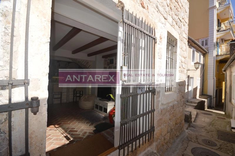 Dvosoban-stan-u-kamenoj-kuci-stari-grad-Herceg-Novi-1 Dvosoban stan 106 m² – Herceg Novi — fotografija 2
