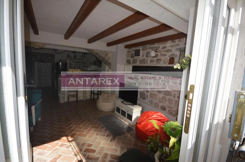 Dvosoban-stan-u-kamenoj-kuci-stari-grad-Herceg-Novi-2 Dvosoban stan 106 m² – Herceg Novi — fotografija 3