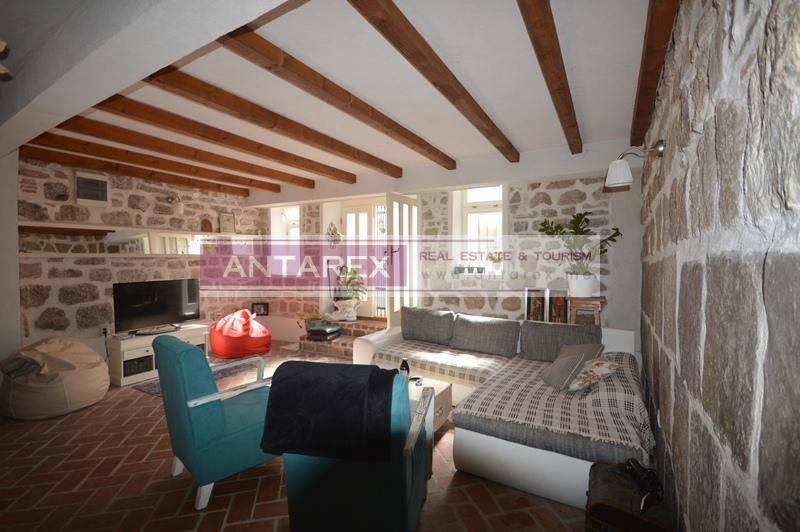 Dvosoban-stan-u-kamenoj-kuci-stari-grad-Herceg-Novi-3 Dvosoban stan 106 m² – Herceg Novi — fotografija 4