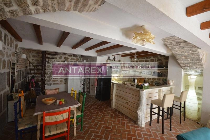 Dvosoban-stan-u-kamenoj-kuci-stari-grad-Herceg-Novi-4 Dvosoban stan 106 m² – Herceg Novi — fotografija 5