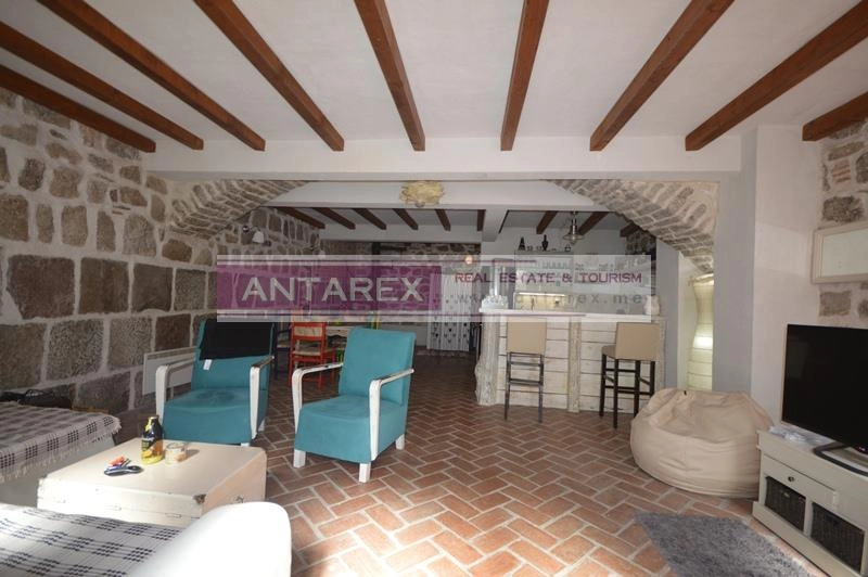 Dvosoban-stan-u-kamenoj-kuci-stari-grad-Herceg-Novi-6 Dvosoban stan 106 m² – Herceg Novi — fotografija 7