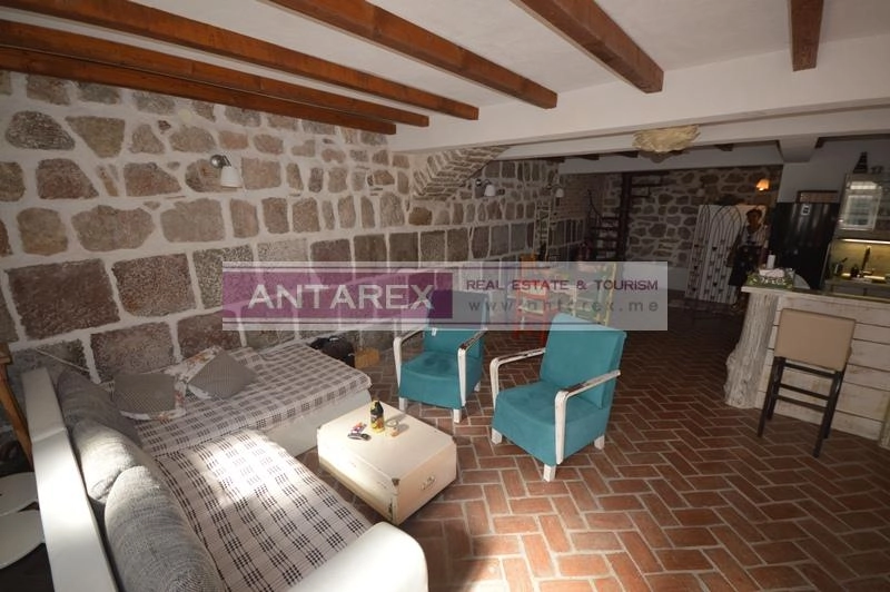 Dvosoban-stan-u-kamenoj-kuci-stari-grad-Herceg-Novi-7 Dvosoban stan 106 m² – Herceg Novi — fotografija 8