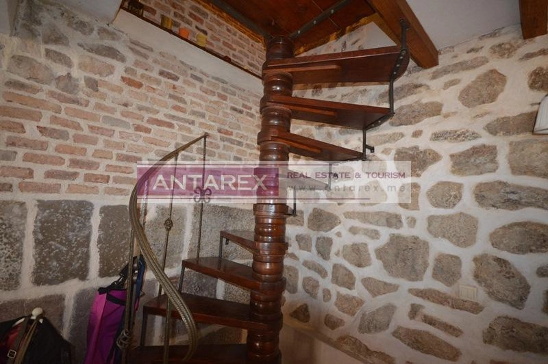 Dvosoban-stan-u-kamenoj-kuci-stari-grad-Herceg-Novi-10 Dvosoban stan 106 m² – Herceg Novi — fotografija 11