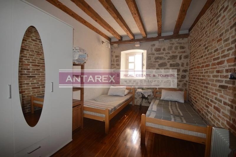 Dvosoban-stan-u-kamenoj-kuci-stari-grad-Herceg-Novi-11 Dvosoban stan 106 m² – Herceg Novi — fotografija 12