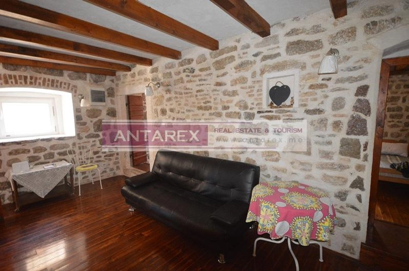 Dvosoban-stan-u-kamenoj-kuci-stari-grad-Herceg-Novi-13 Dvosoban stan 106 m² – Herceg Novi — fotografija 14