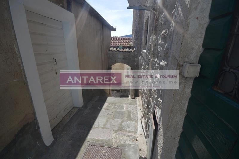 Dvosoban-stan-u-kamenoj-kuci-stari-grad-Herceg-Novi-18 Dvosoban stan 106 m² – Herceg Novi — fotografija 19