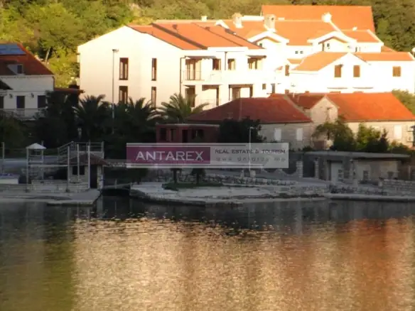 Vila Prima sa apartmanima u Risnu
