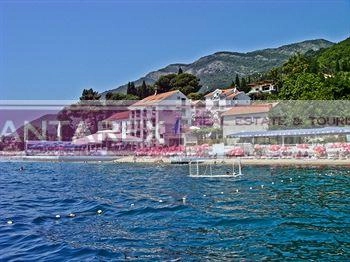 Kuća sa apartmanima u Bijeloj