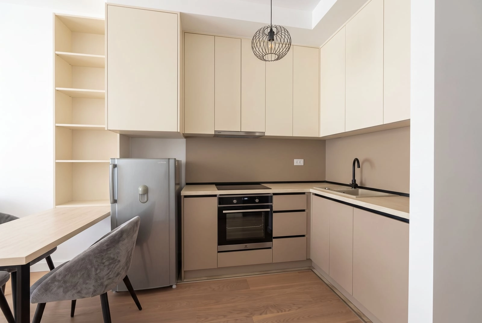 Jednosoban-stan-sa-terasom-u-Becicima-Budva-2 Izdavanje: Jednosoban stan 53 m² – Bečići, Budva — fotografija 3
