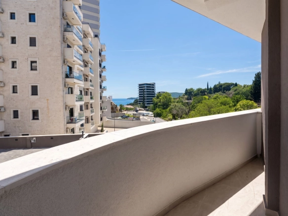 Izdavanje: Jednosoban stan 53 m² – Bečići, Budva — fotografija 8