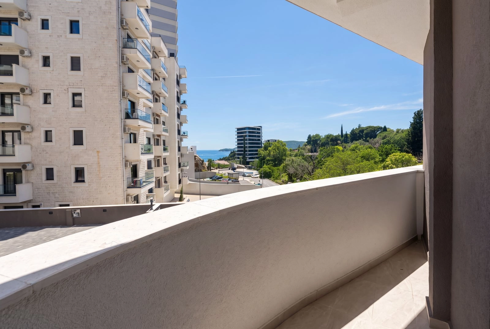Jednosoban-stan-sa-terasom-u-Becicima-Budva-7 Izdavanje: Jednosoban stan 53 m² – Bečići, Budva — fotografija 8