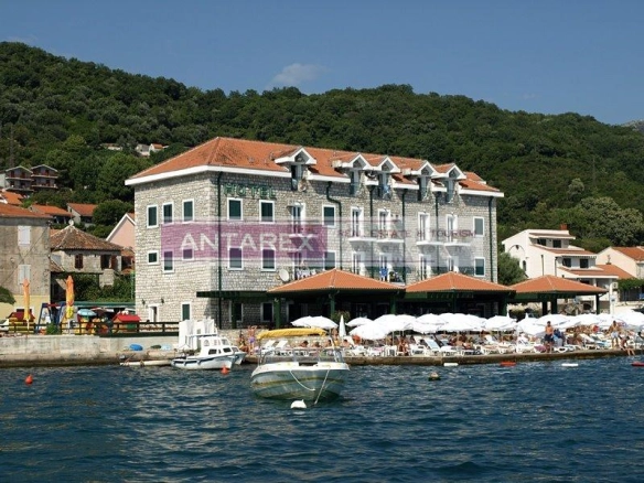 Hotel na obali zaliva u Meljinama