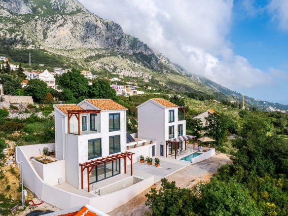 Vila sa bazenom u Blizikućama