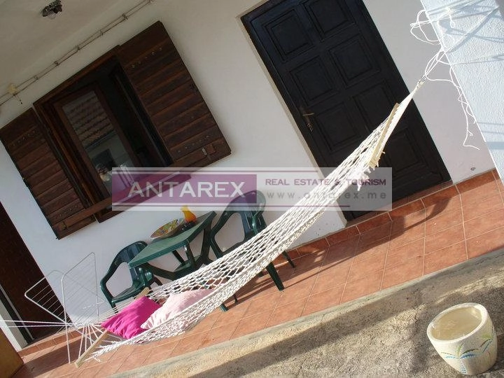 Kuca-sa-apartmanima-na-Lustici-2 Kuća 240 m² – Luštica — fotografija 3
