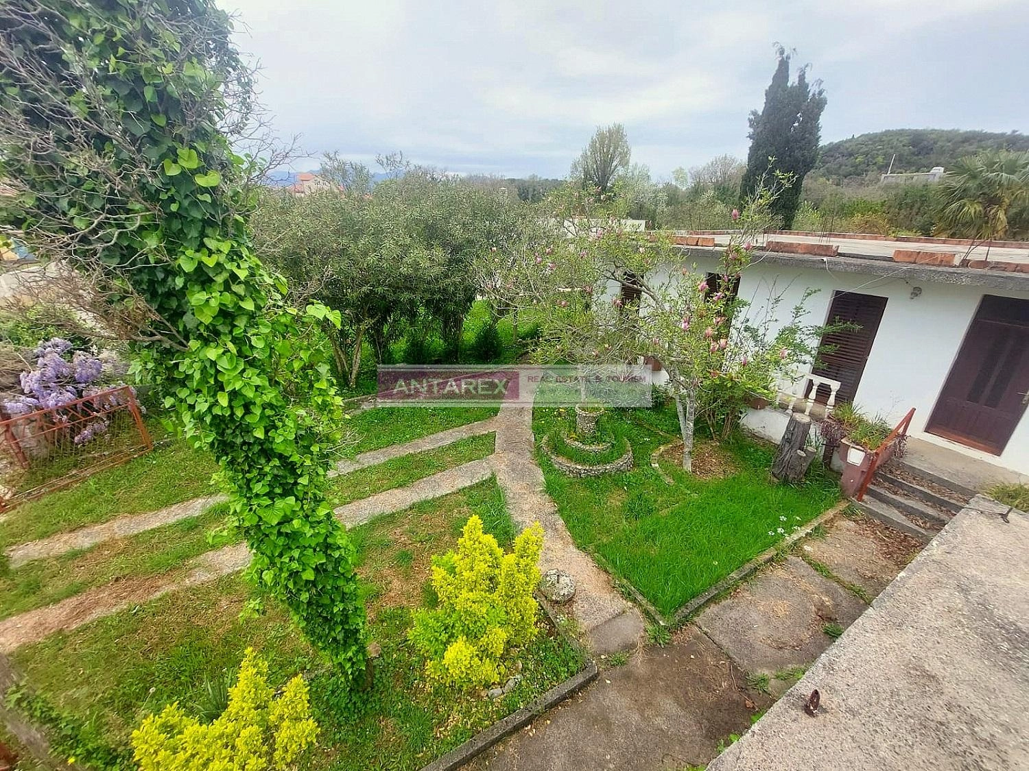 Kuca-sa-dvoristem-u-DJurasevicima-Tivat-1 Kuća 144 m² – Đuraševići, Tivat — fotografija 2