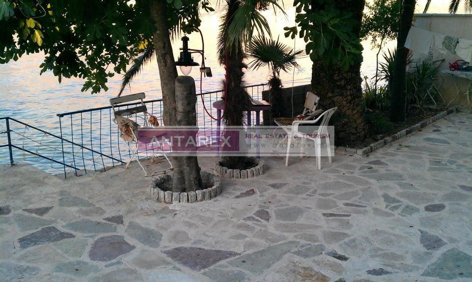 Kuca-sa-molom-na-prvoj-liniji-u-Stolivu-Kotor-1 Kuća 83 m² – Stoliv, Kotor — fotografija 2