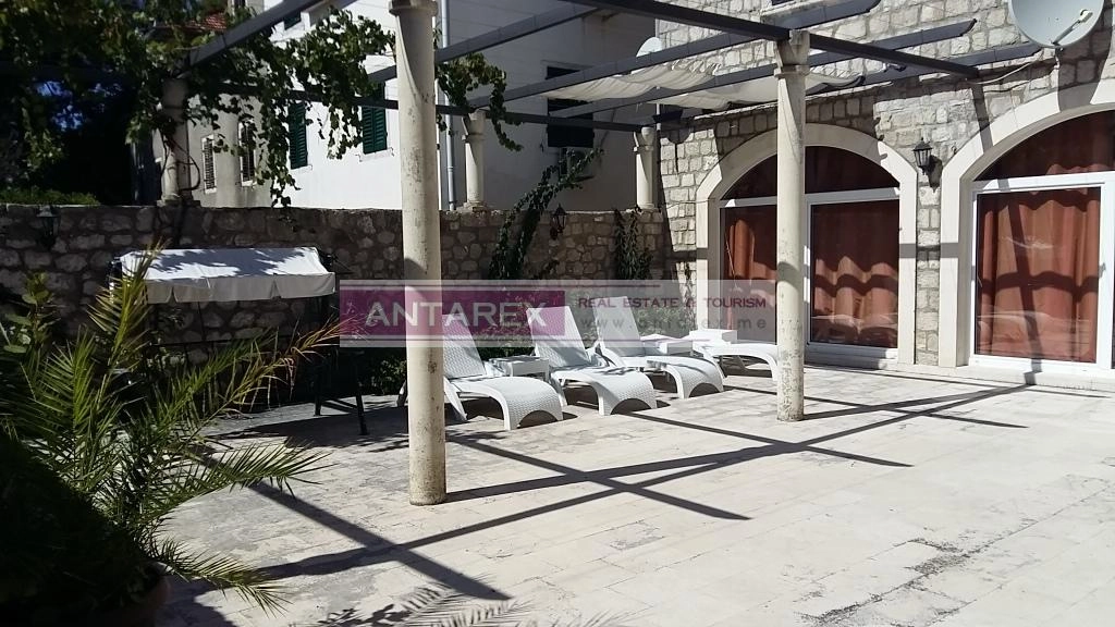 Stan-u-staroj-kamenoj-kuci-sa-dvoristem-Baosici-Herceg-Novi-1 Četvorosoban stan 305 m² – Baošići, Herceg Novi — fotografija 2