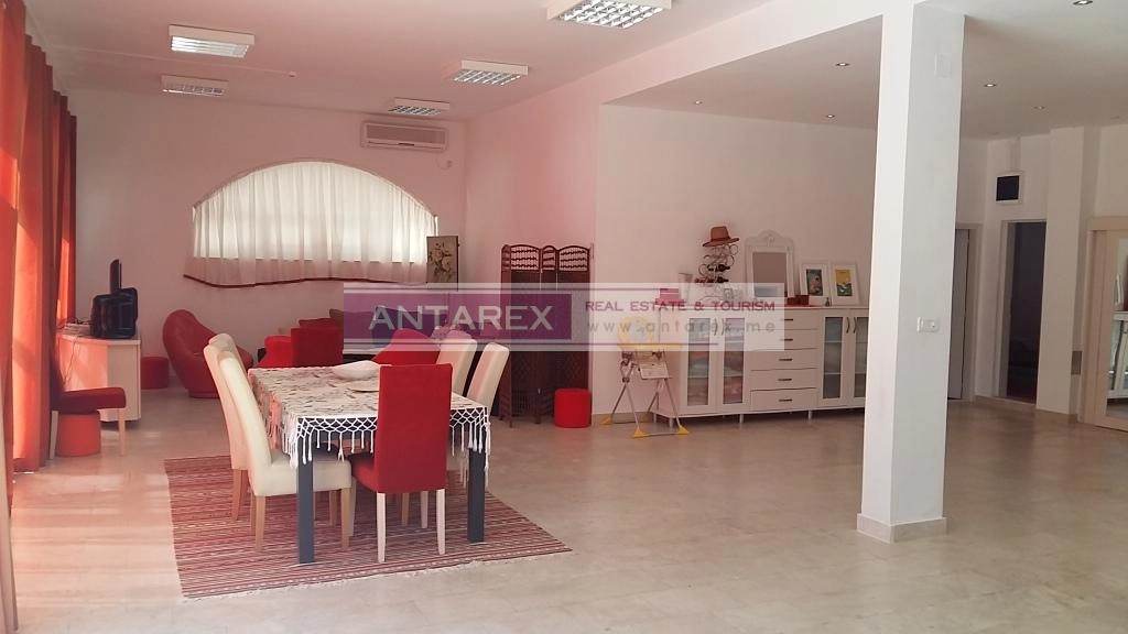 Stan-u-staroj-kamenoj-kuci-sa-dvoristem-Baosici-Herceg-Novi-3 Četvorosoban stan 305 m² – Baošići, Herceg Novi — fotografija 4