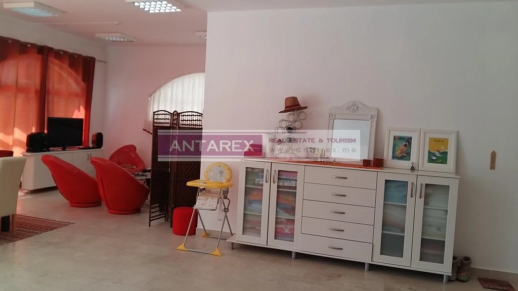 Stan-u-staroj-kamenoj-kuci-sa-dvoristem-Baosici-Herceg-Novi-4 Četvorosoban stan 305 m² – Baošići, Herceg Novi — fotografija 5