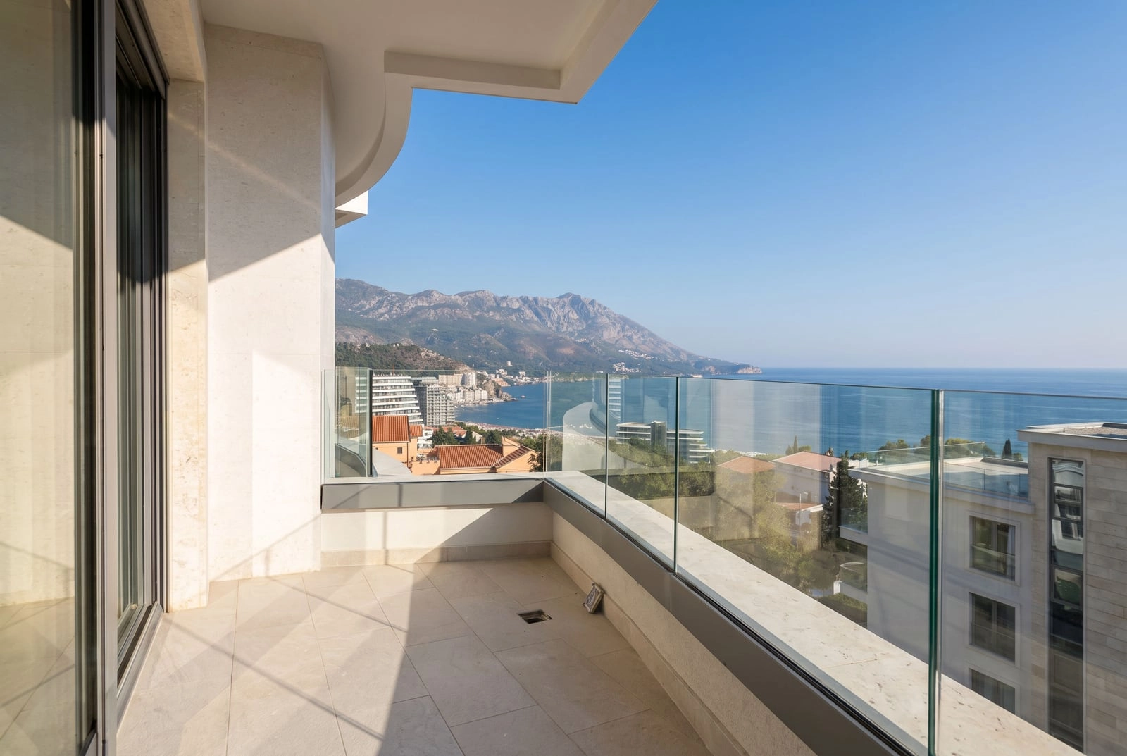 Dvosoban-stan-sa-terasama-u-Becicima-Budva-3 Dvosoban stan 69 m² – Bečići, Budva — fotografija 4