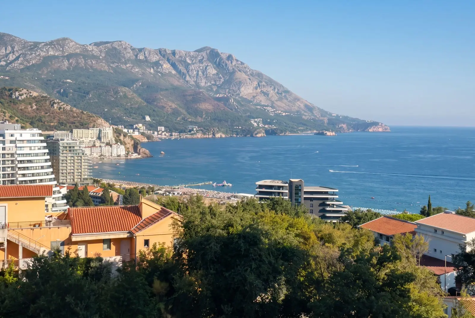 Dvosoban-stan-sa-terasama-u-Becicima-Budva-4 Dvosoban stan 69 m² – Bečići, Budva — fotografija 5