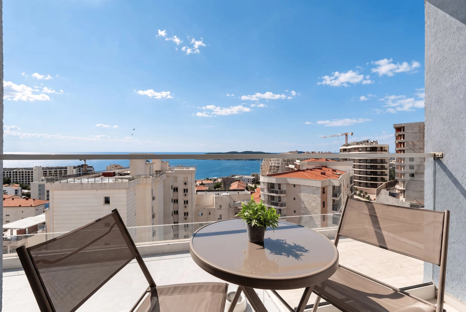 Dvosoban-stan-sa-terasom-i-pogledom-na-more-Becici-Budva-4 Dvosoban stan 74 m² – Bečići, Budva — fotografija 5
