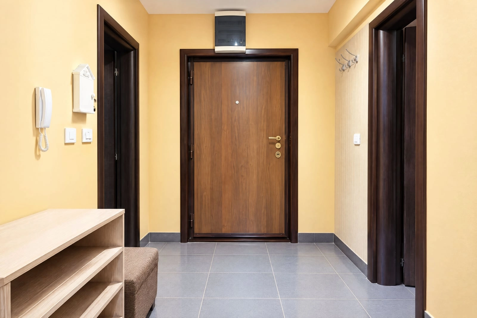 Trosoban-stan-sa-terasom-u-Tivtu-1 Trosoban stan 91 m² – Tivat — fotografija 2