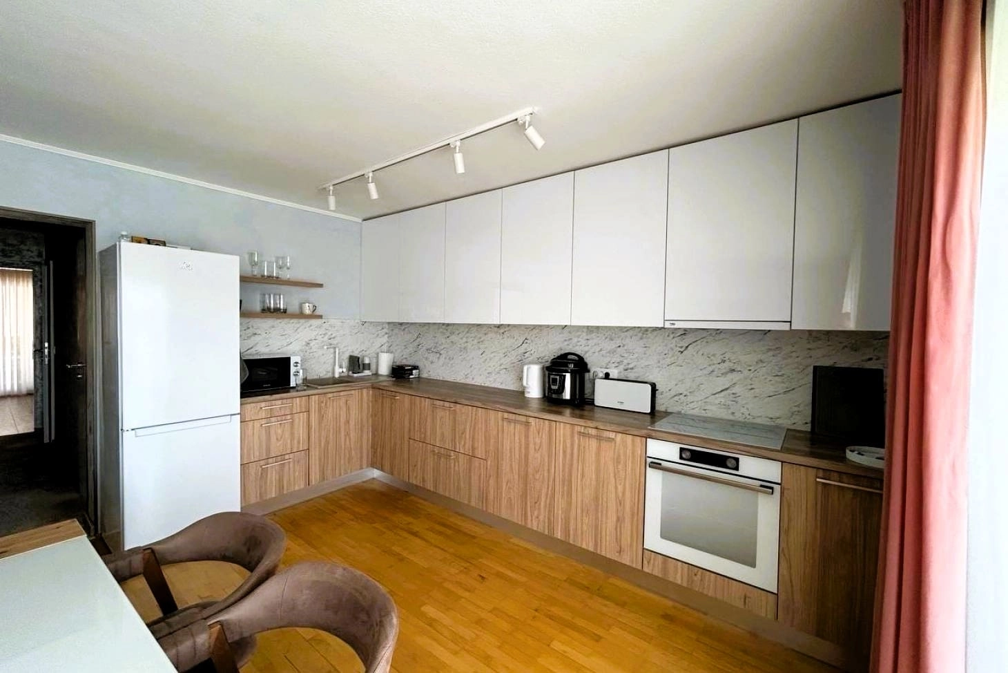 Dvosoban-stan-sa-terasom-u-Tivtu-1 Dvosoban stan 83 m² – Tivat — fotografija 2