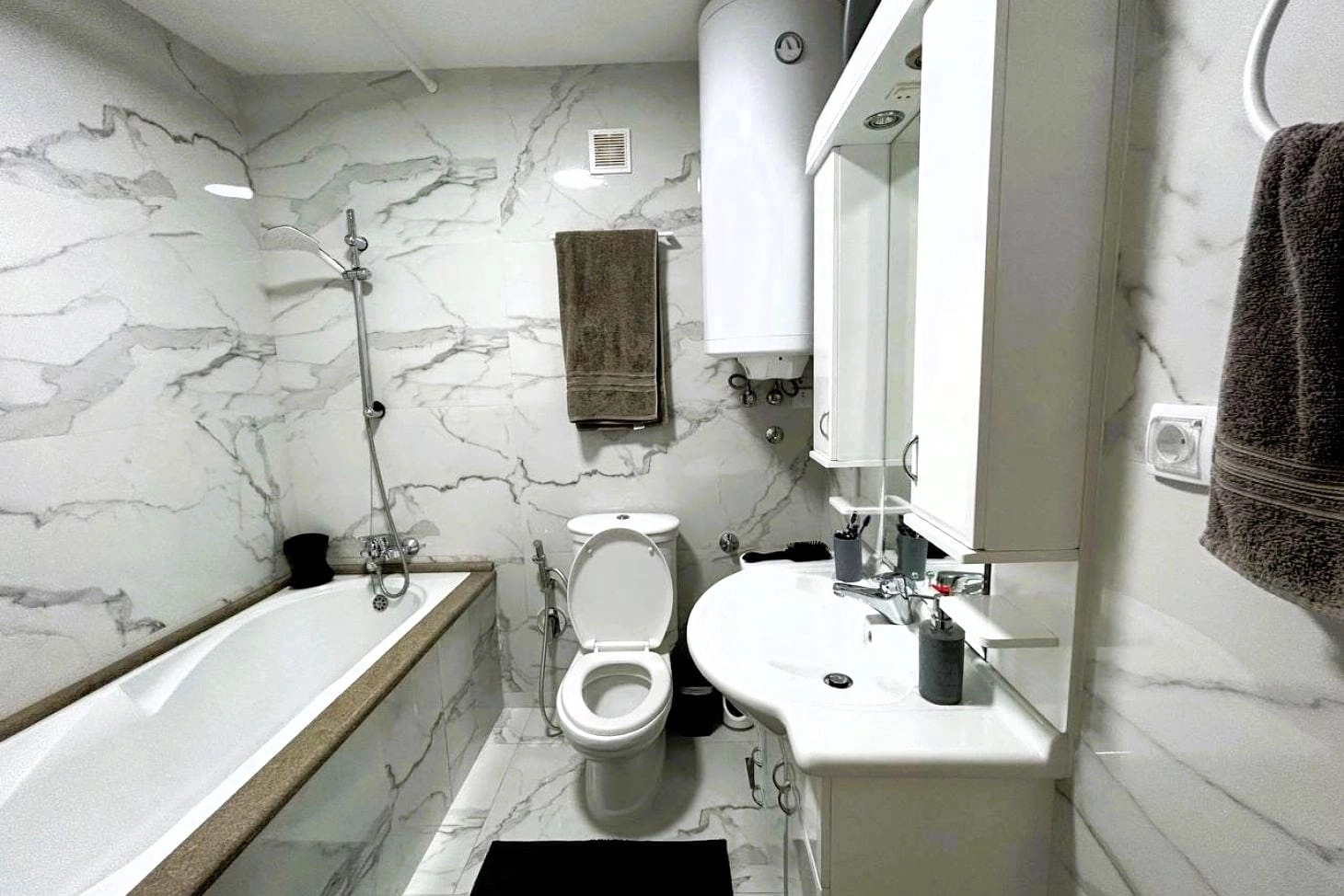 Dvosoban-stan-sa-terasom-u-Tivtu-6 Dvosoban stan 83 m² – Tivat — fotografija 7