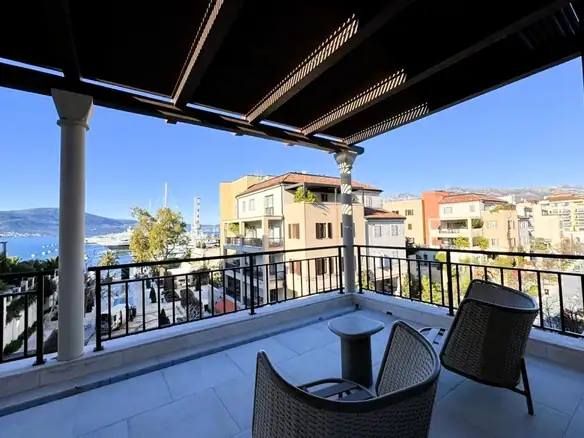 Trosoban stan 247 m² – Tivat — fotografija 12