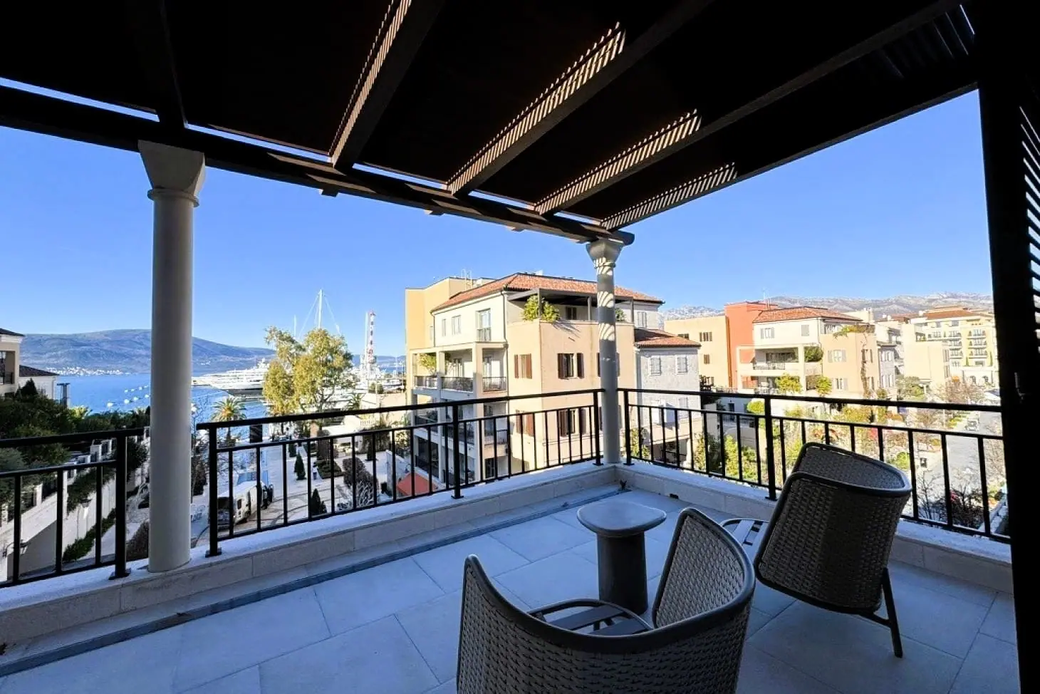Penthaus-sa-terasom-u-Porto-Montenegru-Tivat-11 Trosoban stan 247 m² – Tivat — fotografija 12