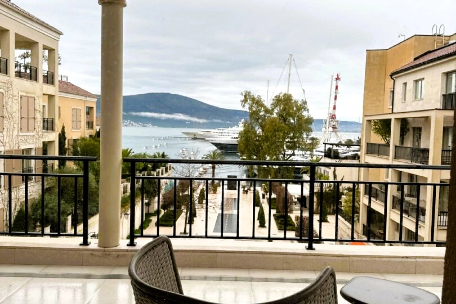Penthaus-sa-terasom-u-Porto-Montenegru-Tivat-13 Trosoban stan 247 m² – Tivat — fotografija 14
