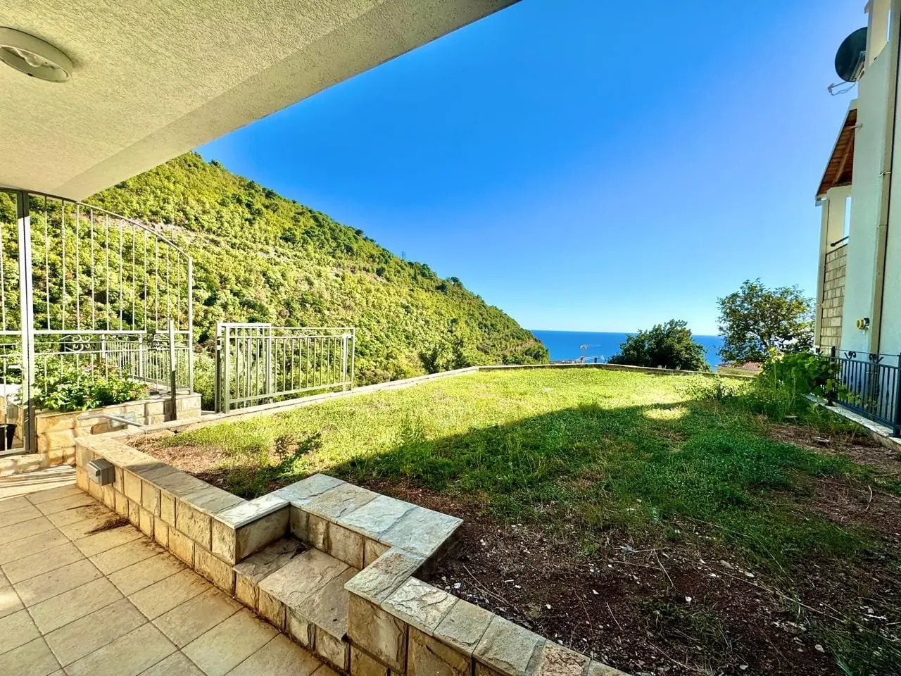 Trosoban-duplex-stan-u-Risnu-Kotor-1 Trosoban stan 130 m² – Risan, Kotor — fotografija 2