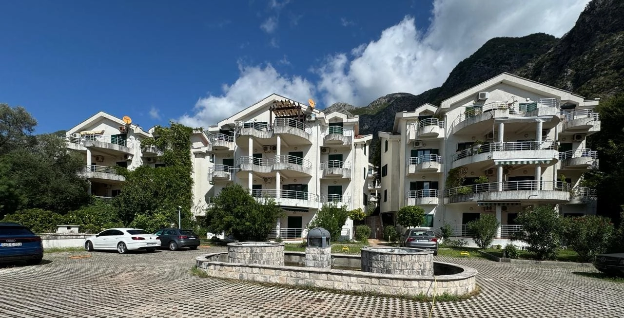 Trosoban-duplex-stan-u-Risnu-Kotor-5 Trosoban stan 130 m² – Risan, Kotor — fotografija 6