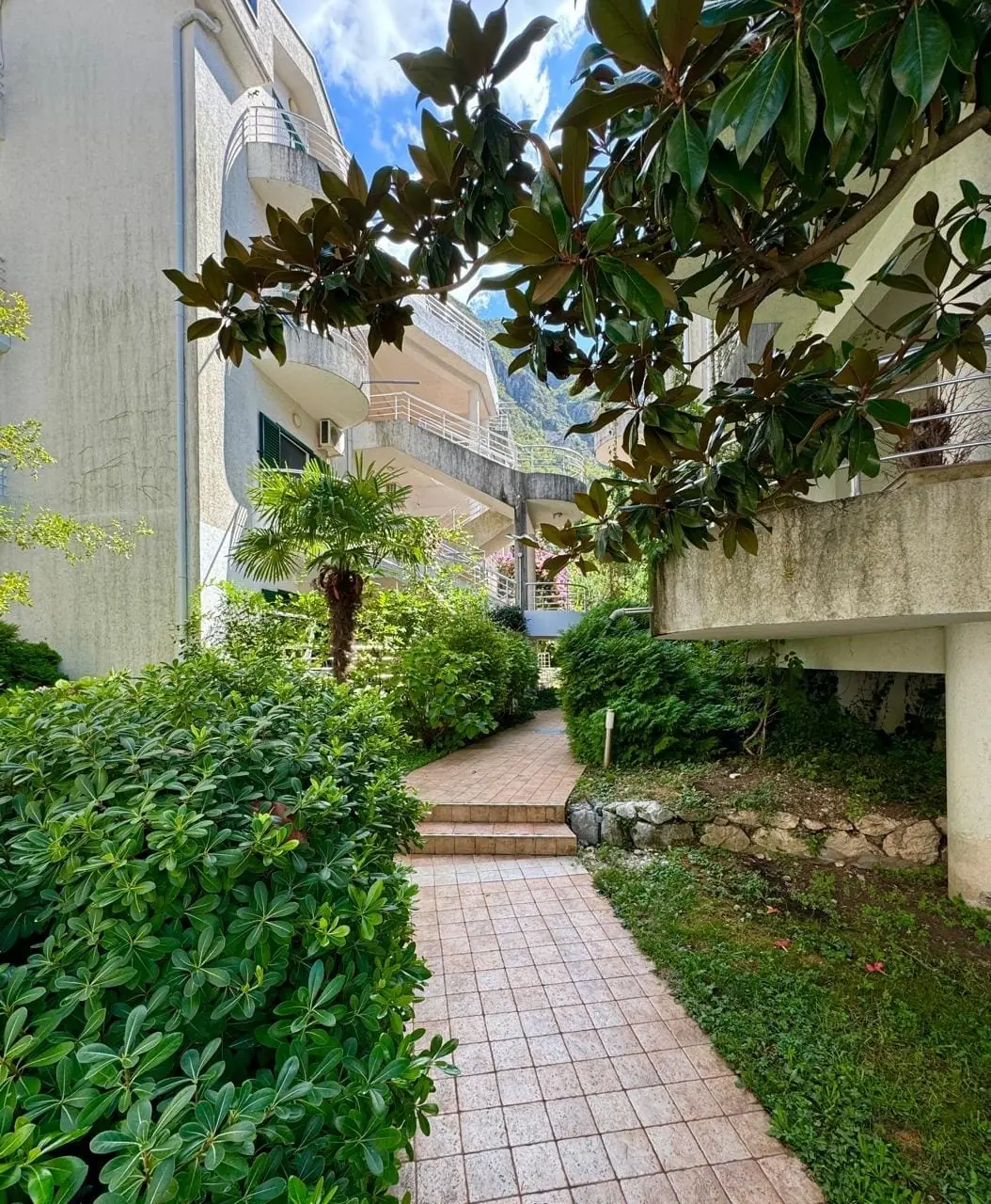 Trosoban-duplex-stan-u-Risnu-Kotor-7 Trosoban stan 130 m² – Risan, Kotor — fotografija 8